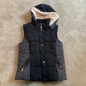 Ci Sono Vest with hoodie! Perfect for a cold day